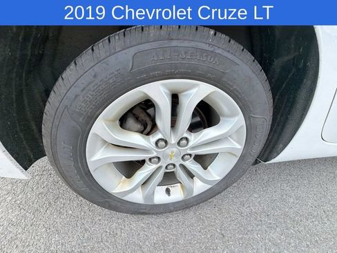 Used 2019 Chevrolet Cruze LT w/ Convenience Package FWD image 9