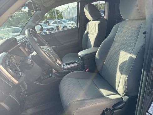 Used 2016 Toyota Tacoma SR5 RWD image 9