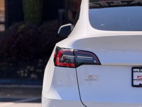 Used 2021 Tesla Model Y Long Range image 15