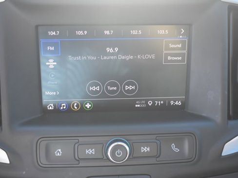 Used 2024 GMC Terrain SLE image 24