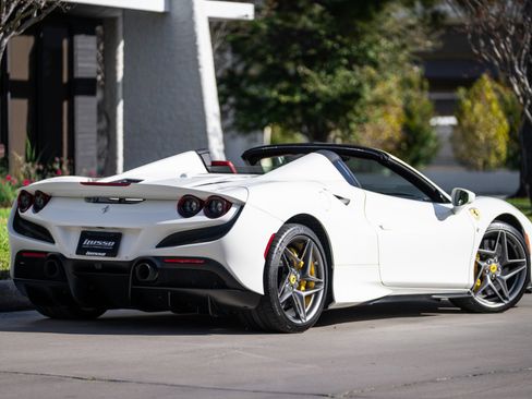 Used 2023 Ferrari F8 Tributo image 2