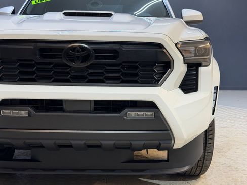 Used 2026 Toyota Tacoma TRD Sport image 11