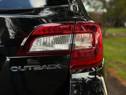 Used 2018 Subaru Outback 2.5i Premium image 19