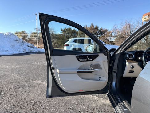 Used 2022 Mercedes-Benz C 300 4MATIC Sedan w/ Exclusive Trim Package image 11