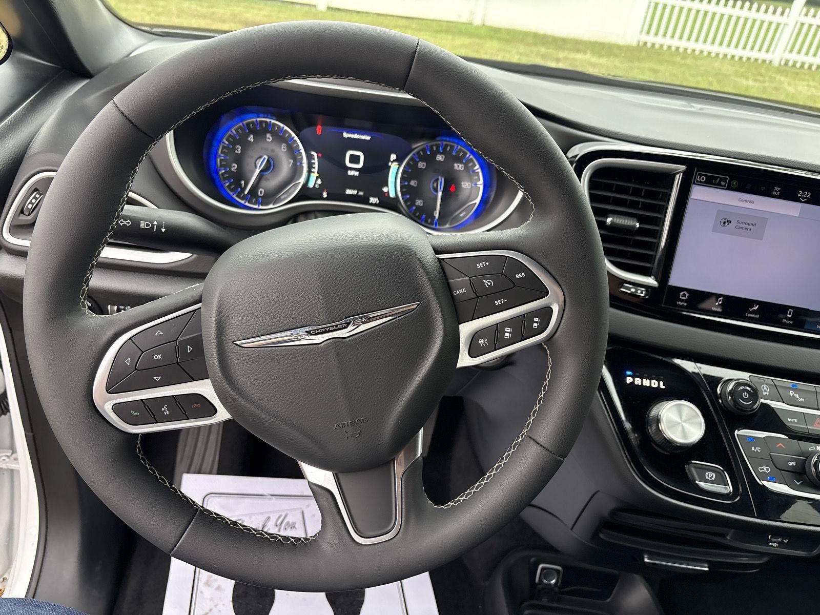 Used 2026 Chrysler Pacifica Select FWD image 18