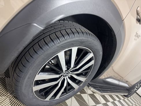 Used 2023 Nissan Pathfinder Platinum image 36