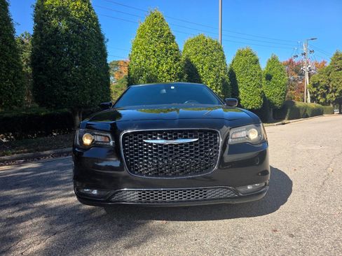 Used 2019 Chrysler 300 S image 8