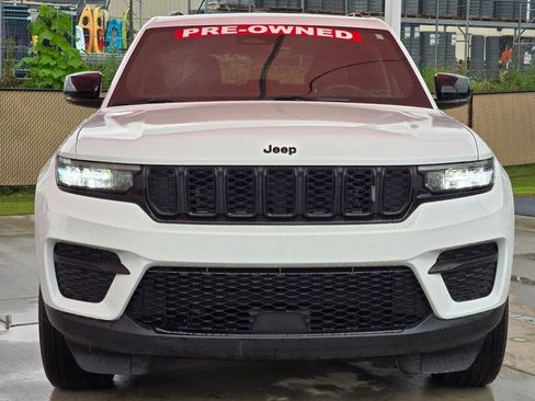 Used 2025 Jeep Grand Cherokee Altitude AWD/4WD image 8
