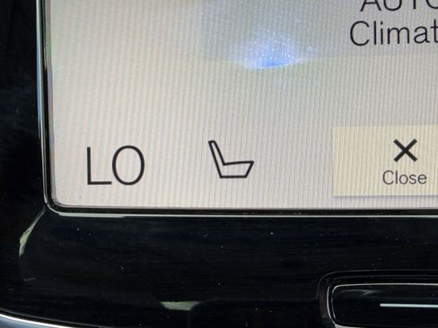 Used 2017 Volvo XC90 T6 Momentum w/ Vision Package image 26