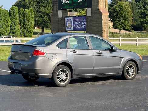 Used 2010 Ford Focus SE FWD image 5