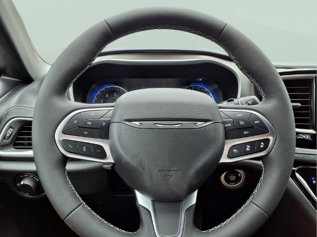 New 2027 Chrysler Pacifica Select FWD image 11