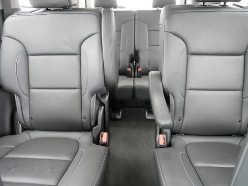 Used 2023 GMC Acadia SLT w/ Elevation Edition image 13