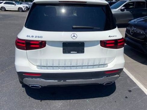 Used 2025 Mercedes-Benz GLB 250 4MATIC image 2
