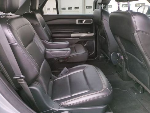 Used 2021 Ford Explorer XLT w/ Equipment Group 202A AWD/4WD image 26