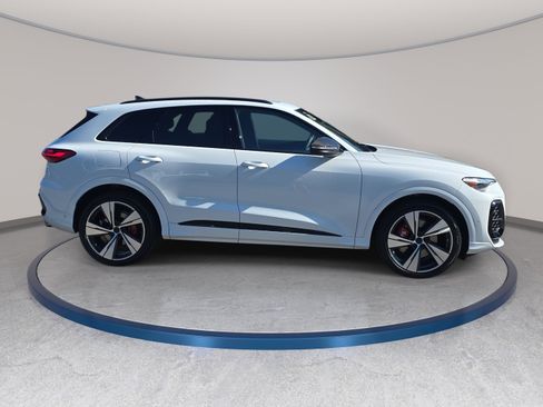 New 2026 Audi SQ5 Prestige AWD/4WD image 4