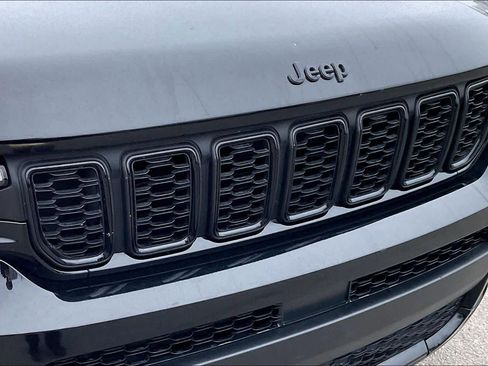 Used 2023 Jeep Grand Cherokee L Altitude image 27