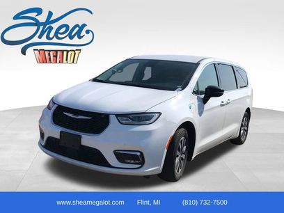 Used 2024 Chrysler Pacifica Limited