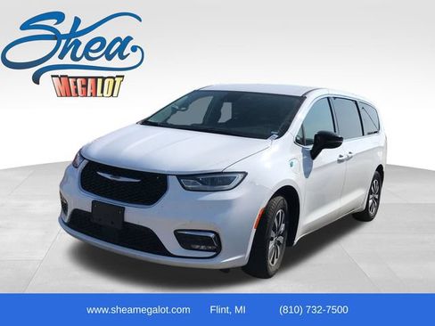 Used 2024 Chrysler Pacifica Limited FWD image 1