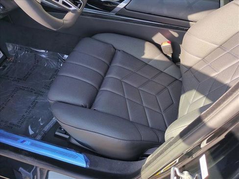 New 2025 BMW i7 xDrive60 AWD/4WD image 4