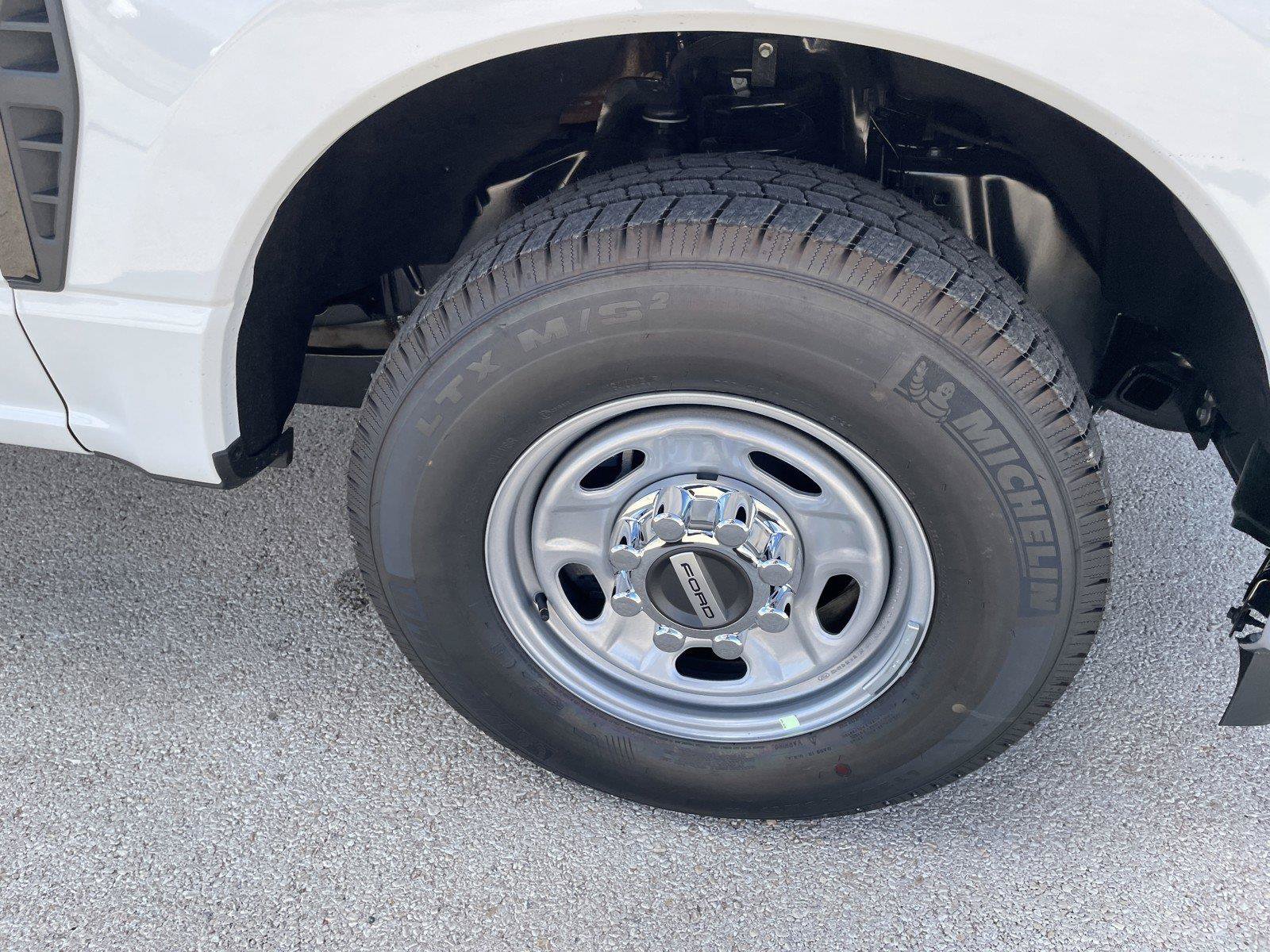 New 2027 Ford F250 XL w/ XL Chrome Package RWD image 37