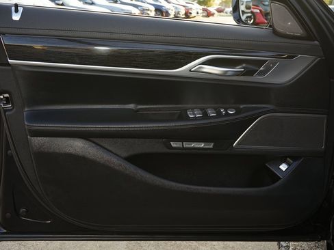 Used 2018 BMW 740i image 15