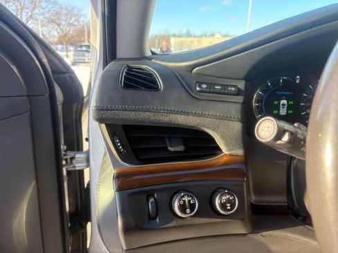 Used 2020 Cadillac Escalade Luxury image 12