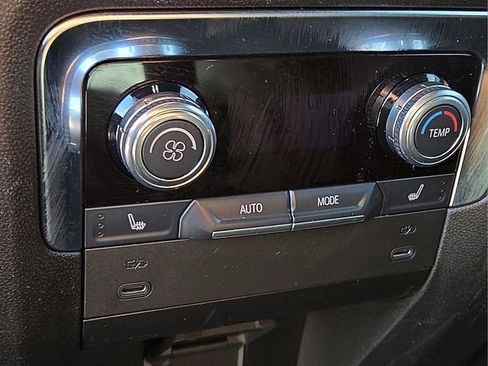 Used 2025 GMC Yukon Denali image 16