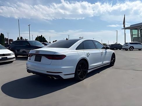 Used 2022 Audi S8 AWD/4WD image 4