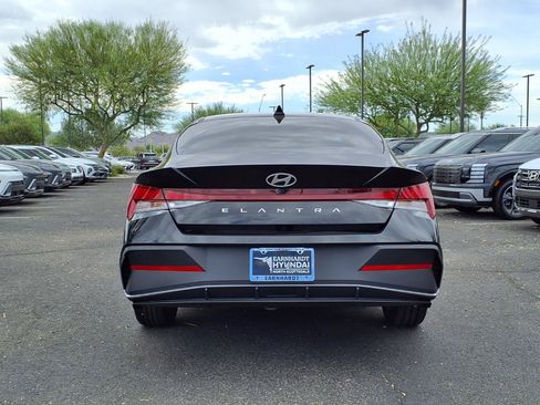 Certified 2024 Hyundai Elantra SEL FWD image 5