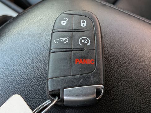 Used 2018 Jeep Grand Cherokee Limited w/ Luxury Group II image 37