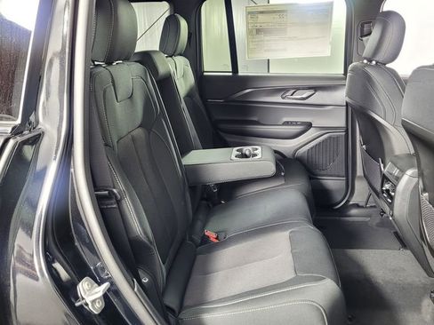 New 2025 Jeep Grand Cherokee Laredo w/ Luxury Tech Group I image 33