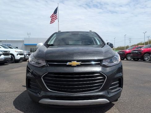 Used 2017 Chevrolet Trax LT w/ LT Convenience Package FWD image 9