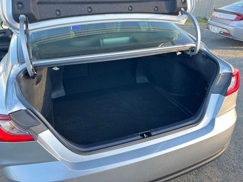 Used 2025 Toyota Camry LE image 31