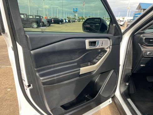 Used 2022 Ford Explorer Limited RWD image 15
