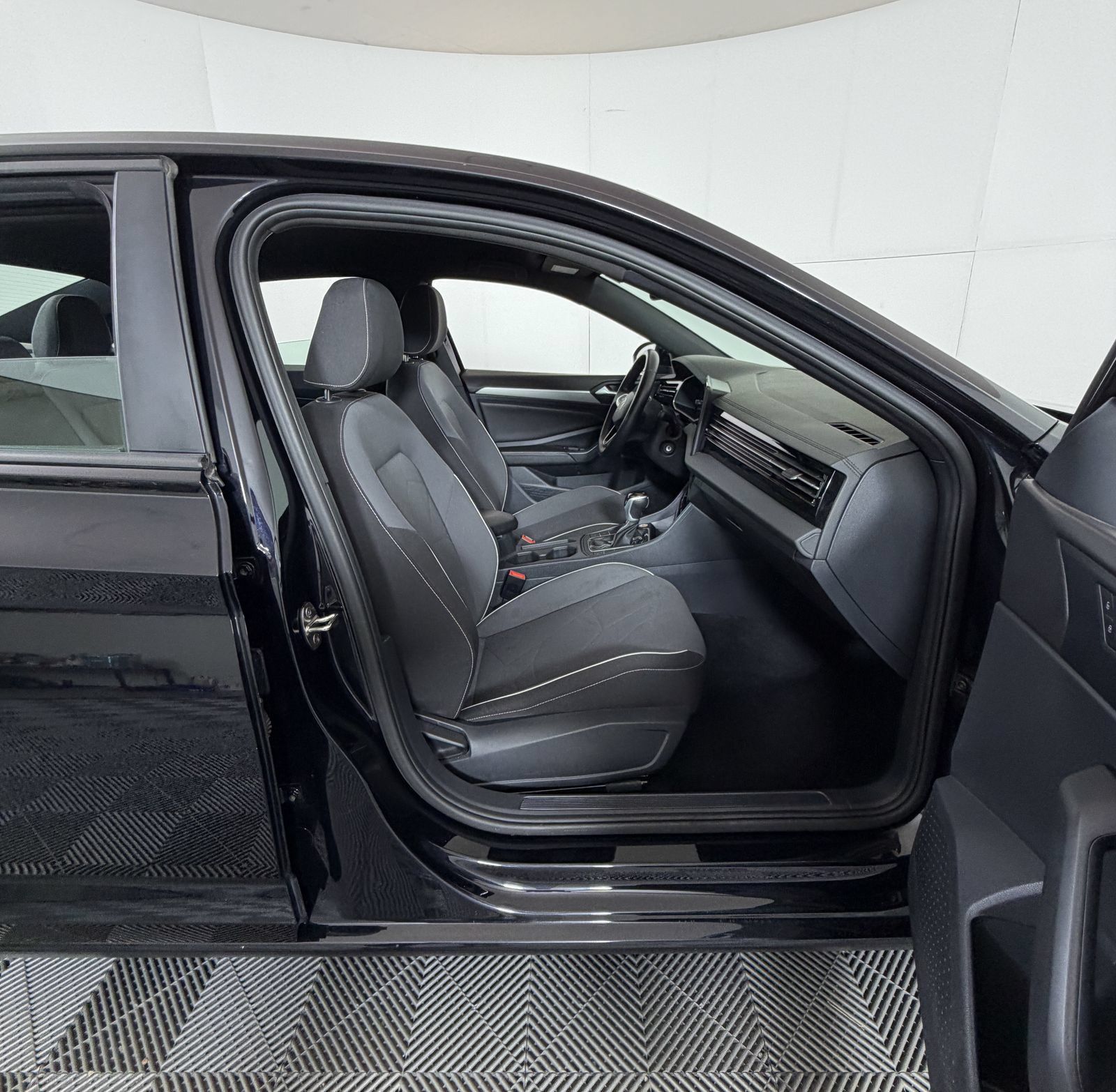 Used 2025 Volkswagen Jetta Sport FWD image 5