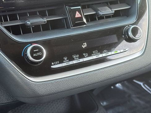 Used 2020 Toyota Corolla LE image 20