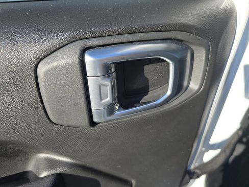 Used 2024 Jeep Wrangler Sport S image 11