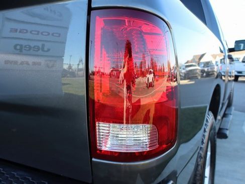 Used 2017 RAM 1500 Express image 32