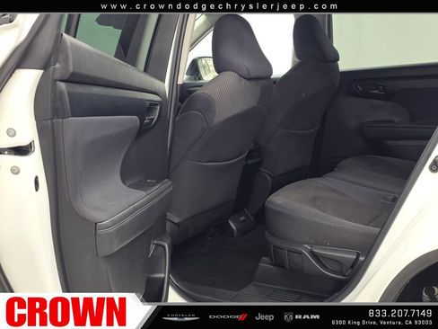 Used 2022 Toyota Highlander LE AWD/4WD image 17
