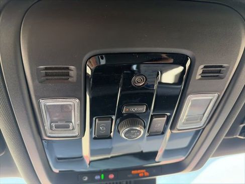 New 2026 Chevrolet Suburban LT image 25