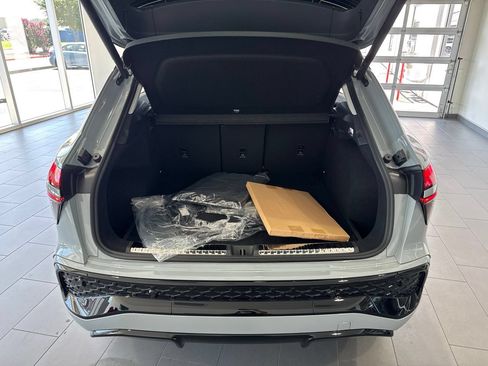 New 2026 Audi Q3 quattro 2.0T AWD/4WD image 9