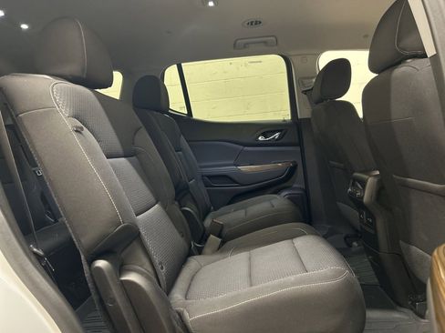 Used 2023 GMC Acadia SLE w/ Driver Convenience Package image 11