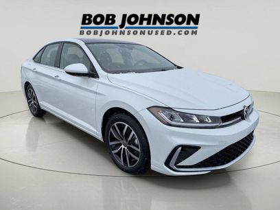 Used 2025 Volkswagen Jetta SE w/ Sunroof Package