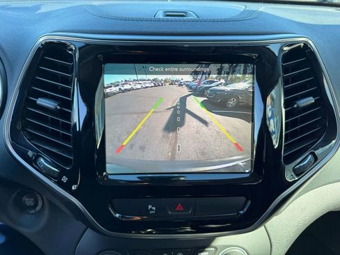 Used 2019 Jeep Cherokee Limited image 27