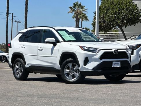 Used 2025 Toyota RAV4 XLE AWD/4WD image 8