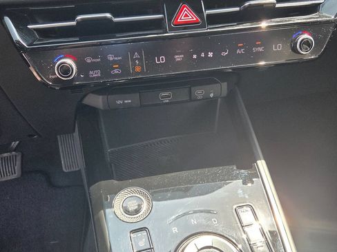 Used 2023 Kia Niro EX w/ EX Cold Weather Package FWD image 20