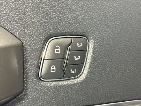 Used 2022 Ford F250 Platinum w/ Tremor Off-Road Package AWD/4WD image 30