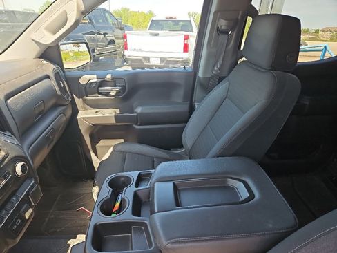 Used 2024 Chevrolet Silverado 1500 Custom w/ Turbomax Blackout Package AWD/4WD image 15