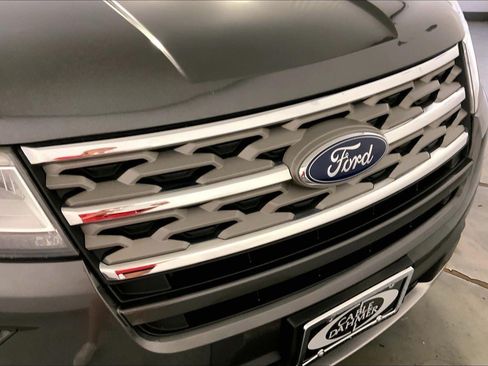Used 2018 Ford Explorer XLT AWD/4WD image 28