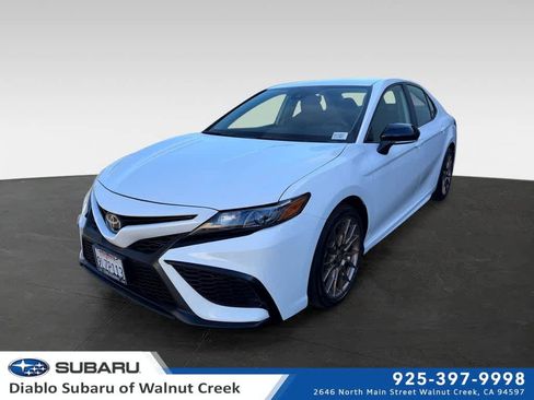 Used 2024 Toyota Camry SE FWD image 1